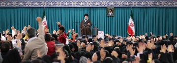 Bir qrup ilk dəfə səs vermə hüququna sahib olan 18 yaşlı gənclər və şəhid ailələrinin İnqilab Rəhbəri ilə görüşü